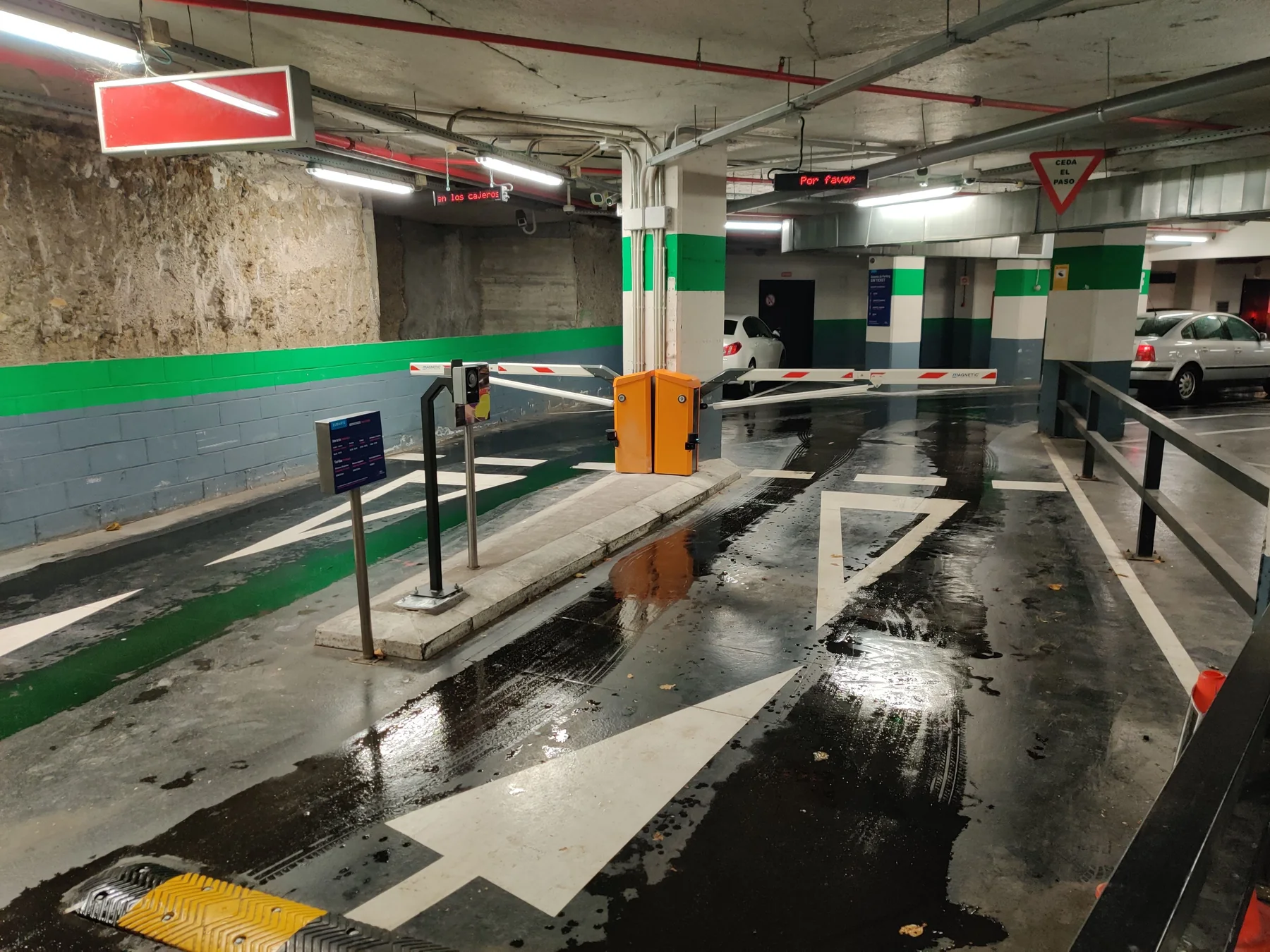 Commissioned barrier lanes at Zubiarte Shopping Centre